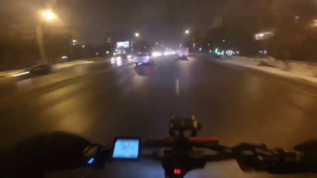 Электросамокаты Cayman и Speed Savage. Ночная покатушка. смотреть онлайн