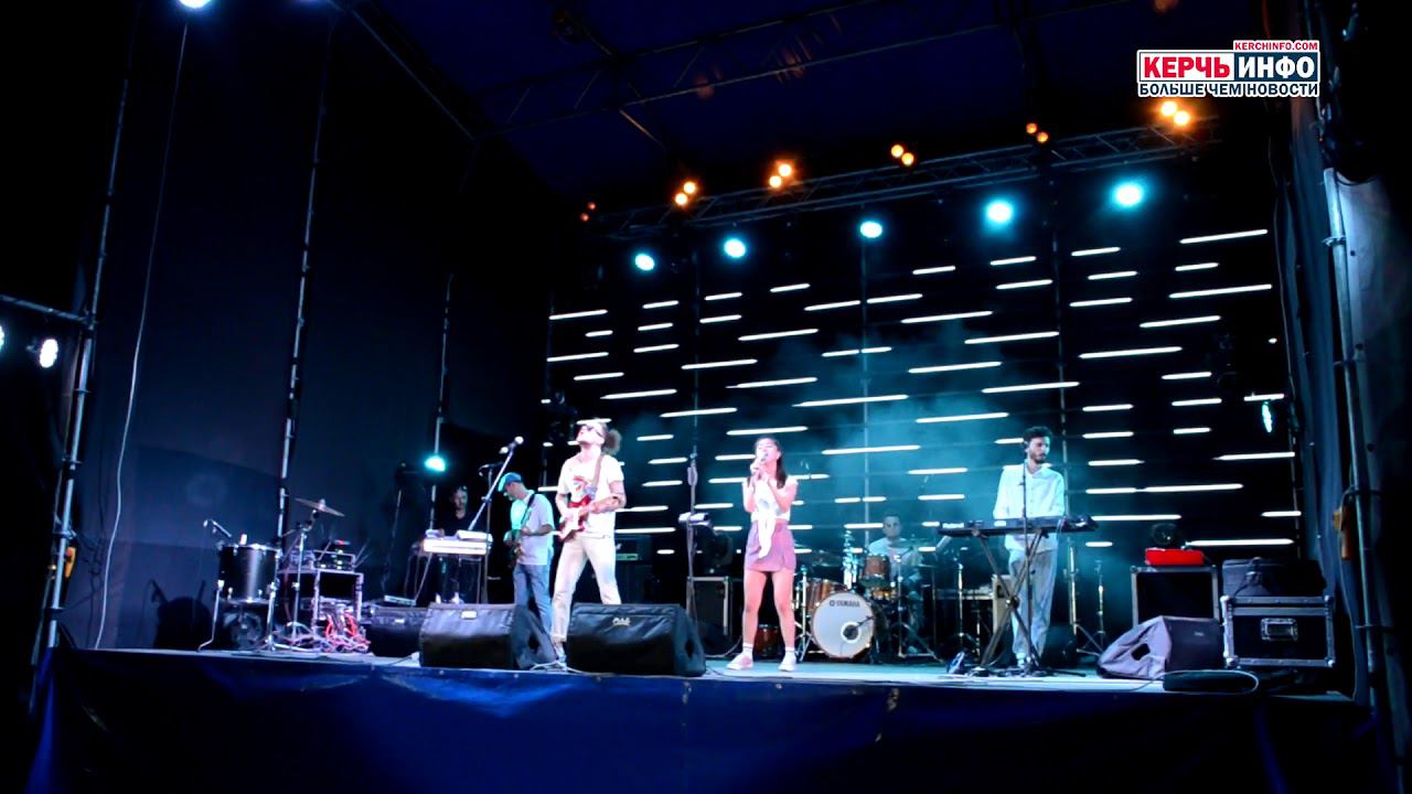 Керчане встретили Нептуна и пели вместе с группой «PIZZA» смотреть онлайн