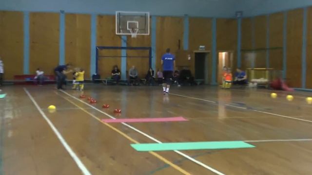 Фрагменты тренировки 18.09.2015 группы им.Чуносова (3-4 года, Динамо) смотреть онлайн