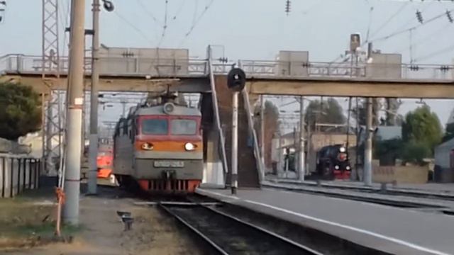 Электровоз ВЛ80т-1263 на станции Дербент. смотреть онлайн