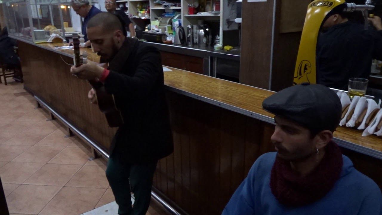 Tomi Jeis and Tom (guitar) playing at the bar in Barranco district (Lima, Peru). May 2019 смотреть онлайн