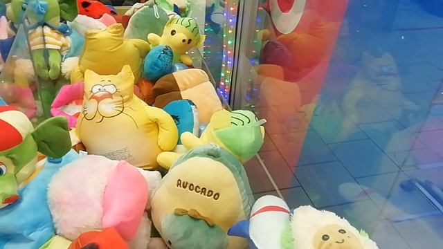 Выиграл овощ в автомате хватайке. Чтоооооооооооо? смотреть онлайн