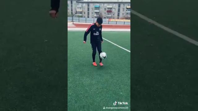 Набиваем мяч правильно ⚽️ смотреть онлайн