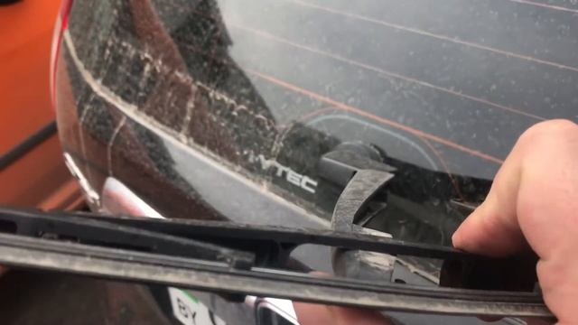 Как снять задний дворник (щетку) Honda CR-V смотреть онлайн