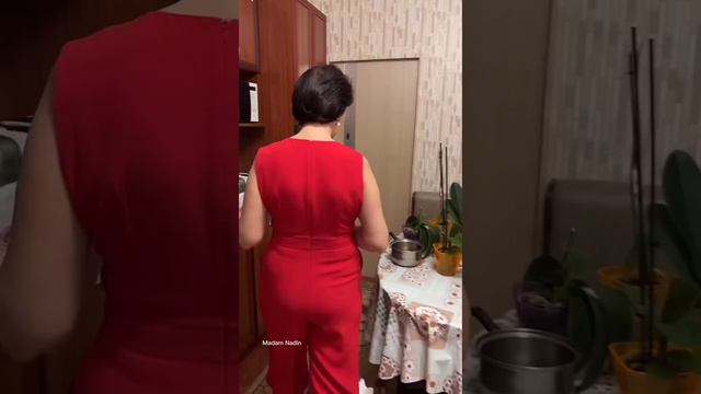 Планы на новогоднюю ночь. Никого не будет дома, только я и Ипполит.
