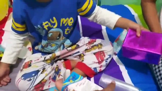 Zefa buka Kado Ulang Tahun ? Birthday Surprise Zefanya Oyanio ❤ смотреть онлайн