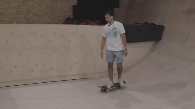 Пятый урок по скейтбордингу. Frontside Revert из своей стойки.