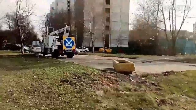 Дорожная развязка на 94-м км МКАД. Сквер. Берег реки Ичка. 22.04.2019 смотреть онлайн