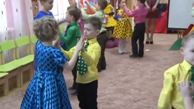 Великолепное танго в исполнении выпускников смотреть онлайн