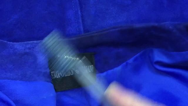 ПОЧИСТИТЬ ЗАМШУ от ПЯТЕН , Как Вывести Жирные Пятна с Замшевого костюма ? ! смотреть онлайн