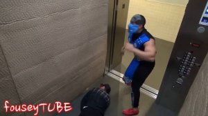 Мортал комбат в лифте пранк(MORTAL KOMBAT ELEVATOR PRANK!)