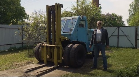 Иван Зенкевич на погрузчике АП 4045 смотреть онлайн