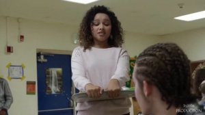 Бесстыжие, Карл Галлагер добился девушки Доминик, оружие в школе