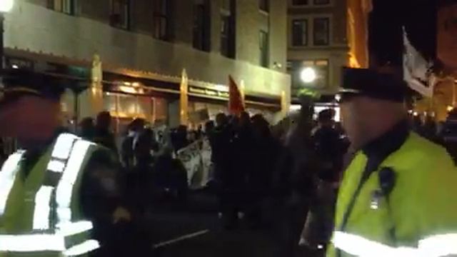 Occupy Boston marches to Bank of America смотреть онлайн