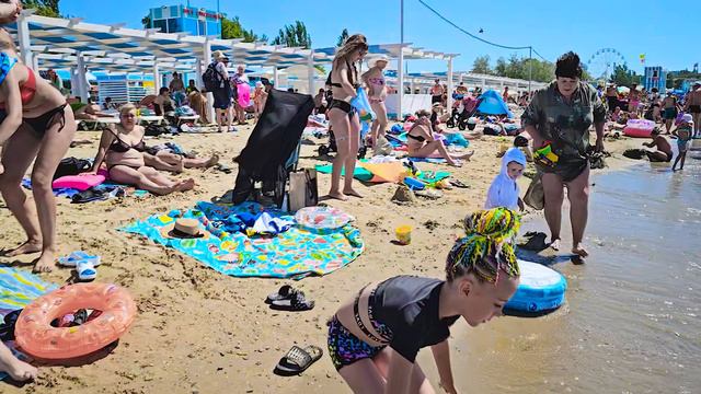 #Анапа обзор песчаного пляжа в Анапе. Прогулка по песчаному пляжу в начале августа. Центральный пляж смотреть онлайн