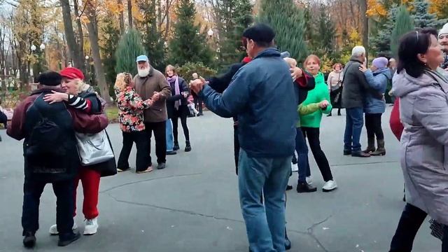 КРАСИВЫЙ ВАЛЬС! ТАНЦЫ ХАРЬКОВ УКРАИНА ОКТЯБРЬ 2023 #dance #kharkiv смотреть онлайн