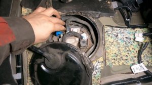 Шипит крышка заливной горловины  TOYOTA RAV4 50