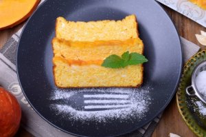 Нежная тыквенная запеканка с плавленым сыром. Готовится просто и быстро, получается очень вкусно!