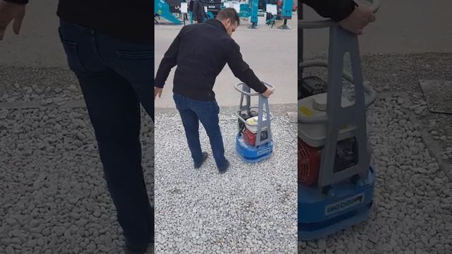 НОВИНКА - Круглая виброплита WEBER-MT CFR90. Первое знакомство с машиной. смотреть онлайн