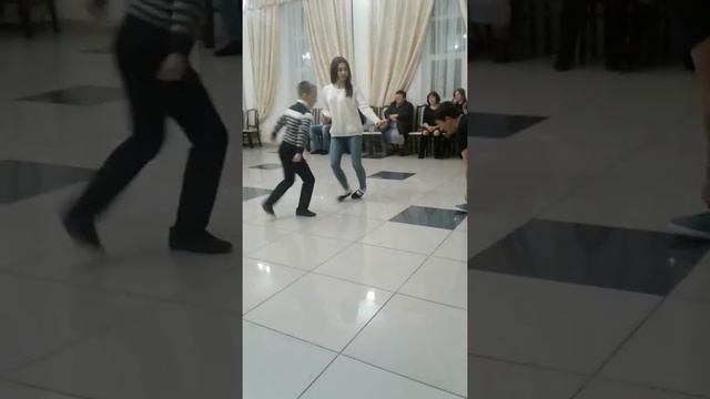 АЛАНА ФИДАРОВА ЗАЖИГАЕТ НА СВАДЬБЕ ЗАУРА ЦОКОВА смотреть онлайн