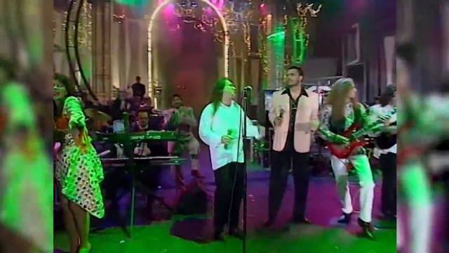 Laurentiu,Silvia,Gabriel,Laura,Adrian,Berti,Aurelian,Talisman,Sfinx,Stefan,Elena - La Bamba смотреть онлайн
