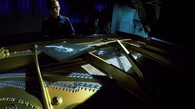 Víkingur Ólafsson – Glass: Étude No. 5 смотреть онлайн