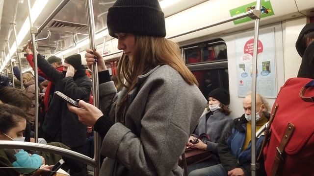 Metro Ride Russia St Petersburg Subway Stations Live Camera [passengers, trains, stations escalator смотреть онлайн