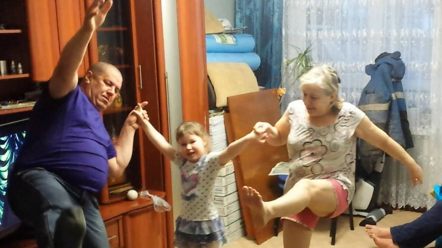 Семейные танцы! смотреть онлайн