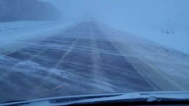 жесть а не погода грузовик слетел с дороги . смотреть онлайн