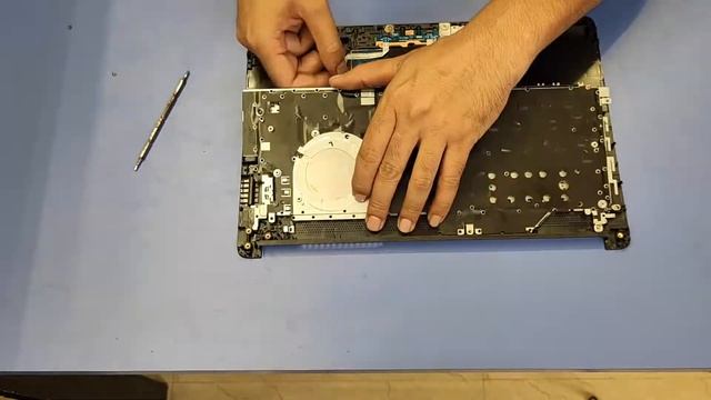 Replace Bottom and Top Cover | HP 240 G7 смотреть онлайн