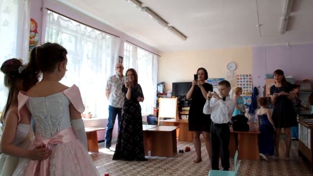 004 ДС 90 Ёлочка Ггруппа 8 Теремок ПОДГОТВКА К УТРЕННИКУ смотреть онлайн