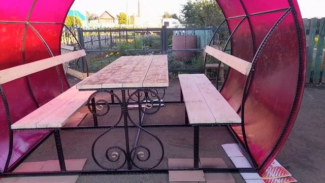 Беседка на 8 человек , холодная ковка .