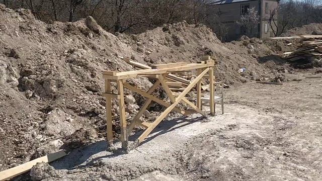 Земельный участок возле леса с видом на горы. До Симферополя 5 км. Газ, свет и 2 скважины, асфальт. смотреть онлайн
