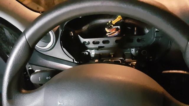 Замена блока комфорта LADA KALINA 2 при помощи танковой отвертки смотреть онлайн
