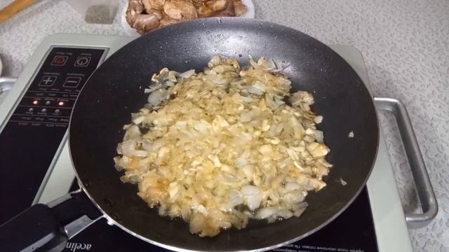 Нежнейшая ГОРБУША В СМЕТАННО-ЧЕСНОЧНОМ СОУСЕ С СЫРОМ на сковороде.Тает во рту! #горбуша #Одной_лево смотреть онлайн