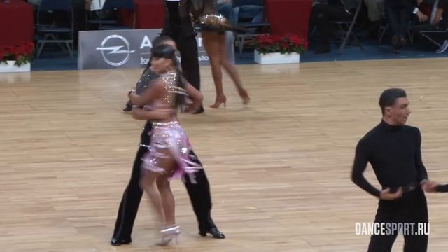 Artashes Oganian - Anastasia Shkarpetko, RUS, 1/4 Rumba смотреть онлайн