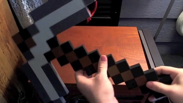 Настоящая кирка Майнкрафт (Minecraft Pickaxe) смотреть онлайн