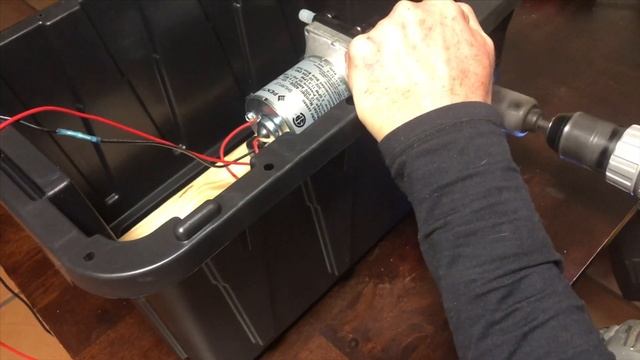 DIY Battery Operated Water Pump for Rain Barrel Irrigation, with Solar Charging смотреть онлайн