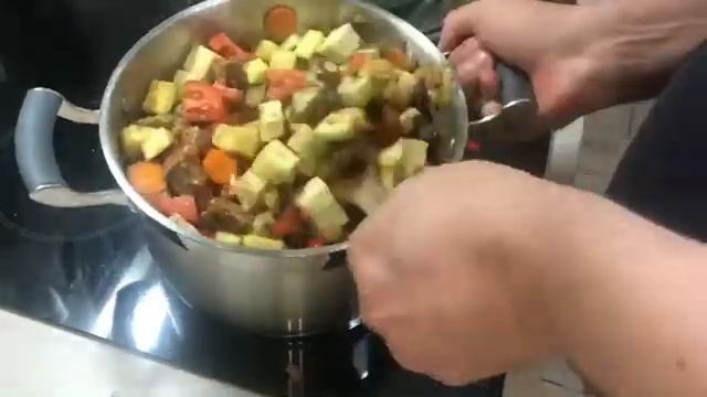 Тушенная говядина с кабачками смотреть онлайн