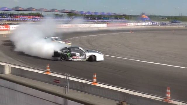 Что за Двигатель в Nissan 200 sx Spec-R Дмитрия Иллюка и как он дает угла на нем смотреть онлайн