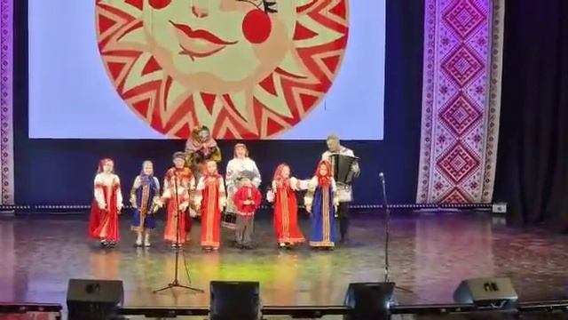 фольклорный ансамбль " Соловушки " выступление на масленичном фестивале. смотреть онлайн