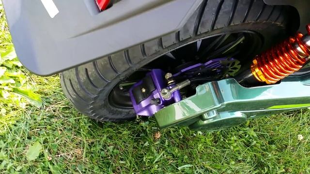 50 MPH + 2000 Watt Electric Scooter Walk Around Moped From SaferWholesale.com смотреть онлайн