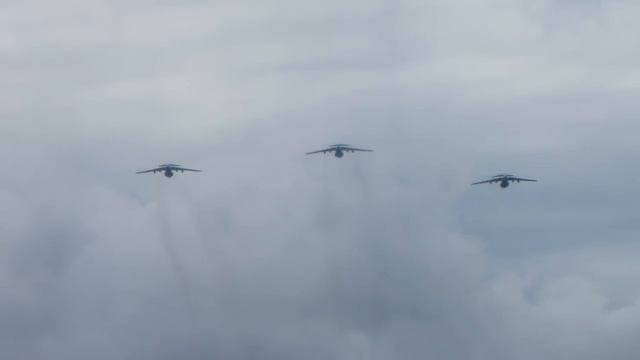 Аэродром Мигалово с отстрелом тепловых ловушек (фейерверк) смотреть онлайн