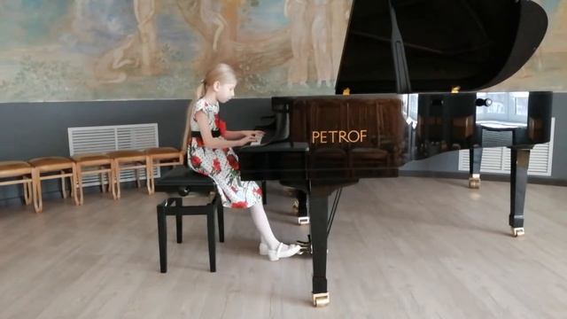 П.И. Чайковский "Новая кукла" исп. Ксения Бердюгина, 9 лет смотреть онлайн