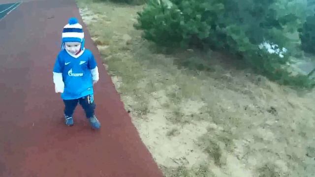 Как мы играем в футбол в 3 года ! / He is only 3 years old! смотреть онлайн