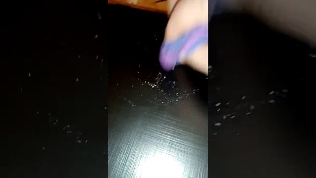 Как удалить наклейку с ноутбука или мебели смотреть онлайн