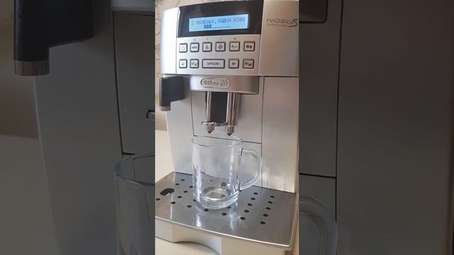 Эспрессо (Кофемашина DeLonghi ECAM 22.360.S) смотреть онлайн