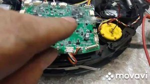 Polaris PVCR1226 одна щётка постоянно вращается.