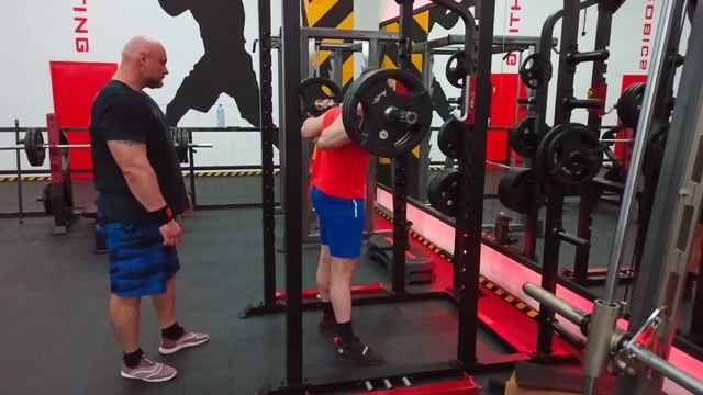 Приседания со штангой 140 кг на разы.#motivation#bodybuilding#power#sports#workout смотреть онлайн