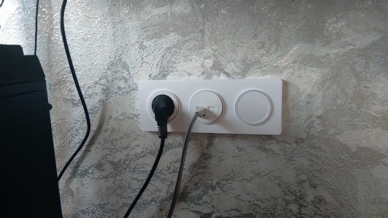 Рамка Odace с тремя электроустановочными изделиями смотреть онлайн